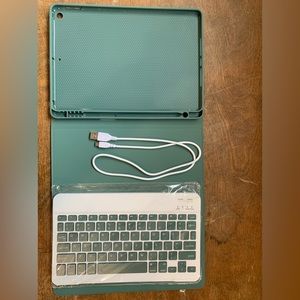 iPad case with Bluetooth keyboard